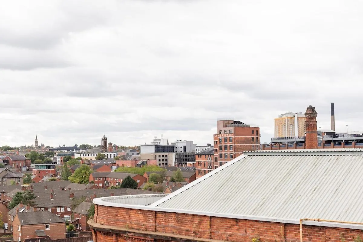 Modern 2 Bedroom, 2 Bathroom Apartment In Central Belfast, Sleeps 6 With Parking Included