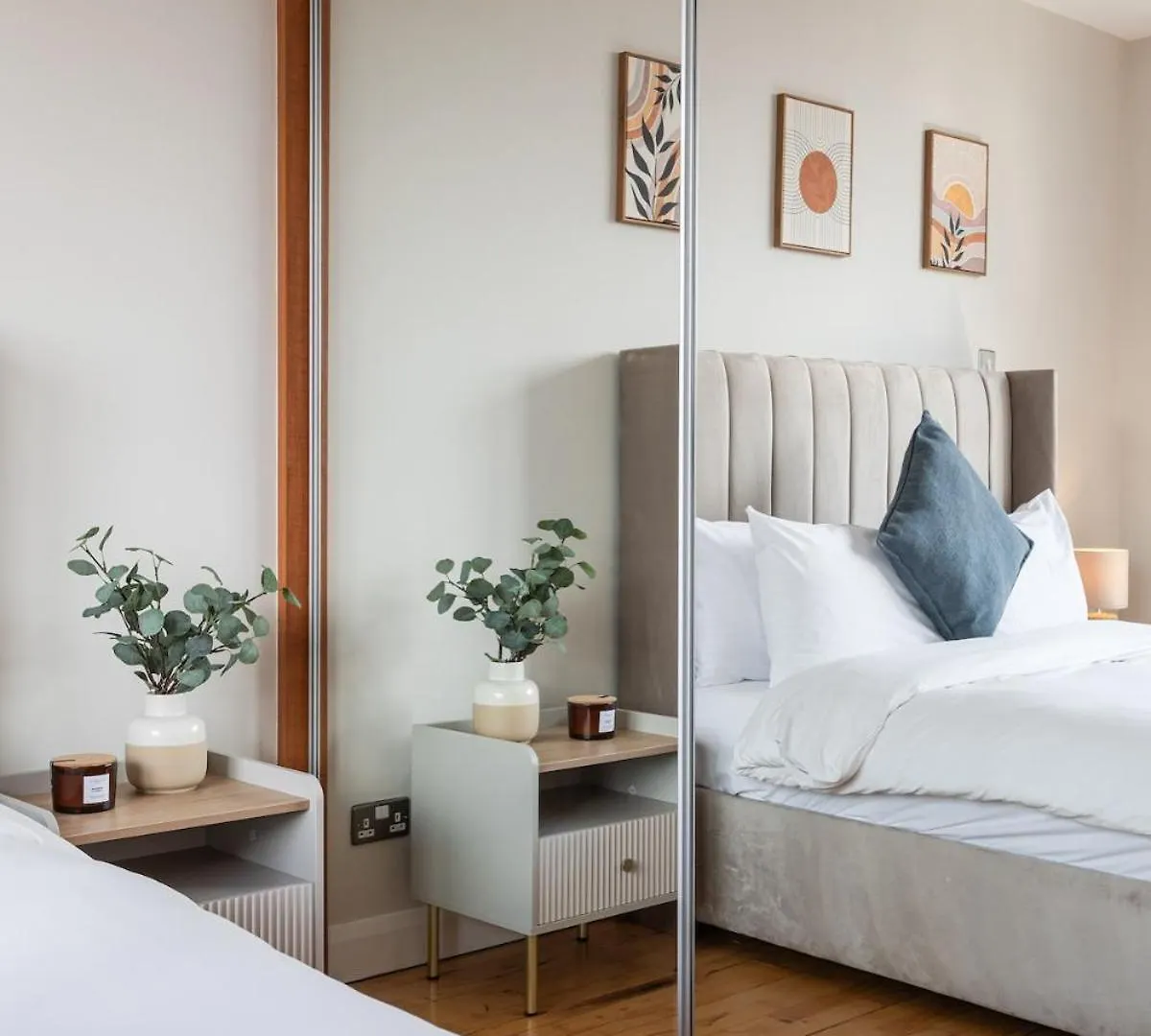Modern 2 Bedroom, 2 Bathroom Apartment In Central Belfast, Sleeps 6 With Parking Included  Belfast